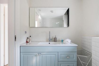 Elegant Apartment w Balcony & Mamad in Heart of Tel Aviv by Sea N' Rent - image 4