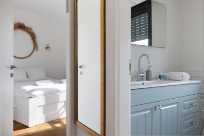 Elegant Apartment w Balcony & Mamad in Heart of Tel Aviv by Sea N' Rent - image 9
