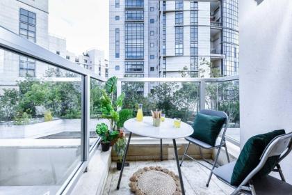 Charming 1BR Apt w Balcony In the Heart of TLV by Sea N' Rent - image 3