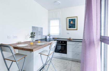 Charming 1BR Apt w Balcony In the Heart of TLV by Sea N' Rent - image 9
