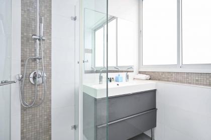 Newly Renovated 3BR in Beach-Centered by HolyGuest - image 14