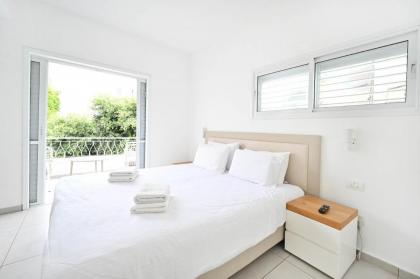 Newly Renovated 3BR in Beach-Centered by HolyGuest - image 8