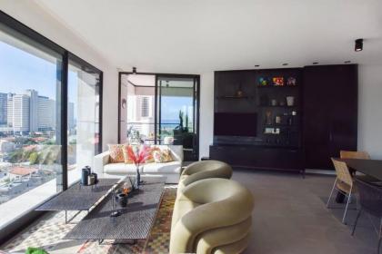 Amazing 2BR Condo with Sea View by HolyGuest - image 3