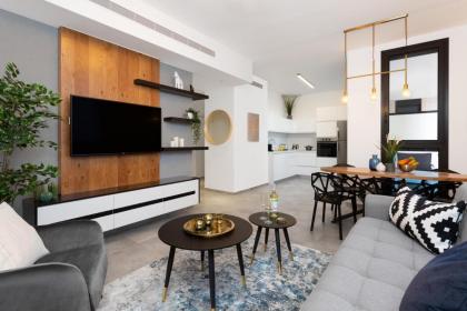 Stylish 2 BR Steps from the Beach by HolyGuest 
