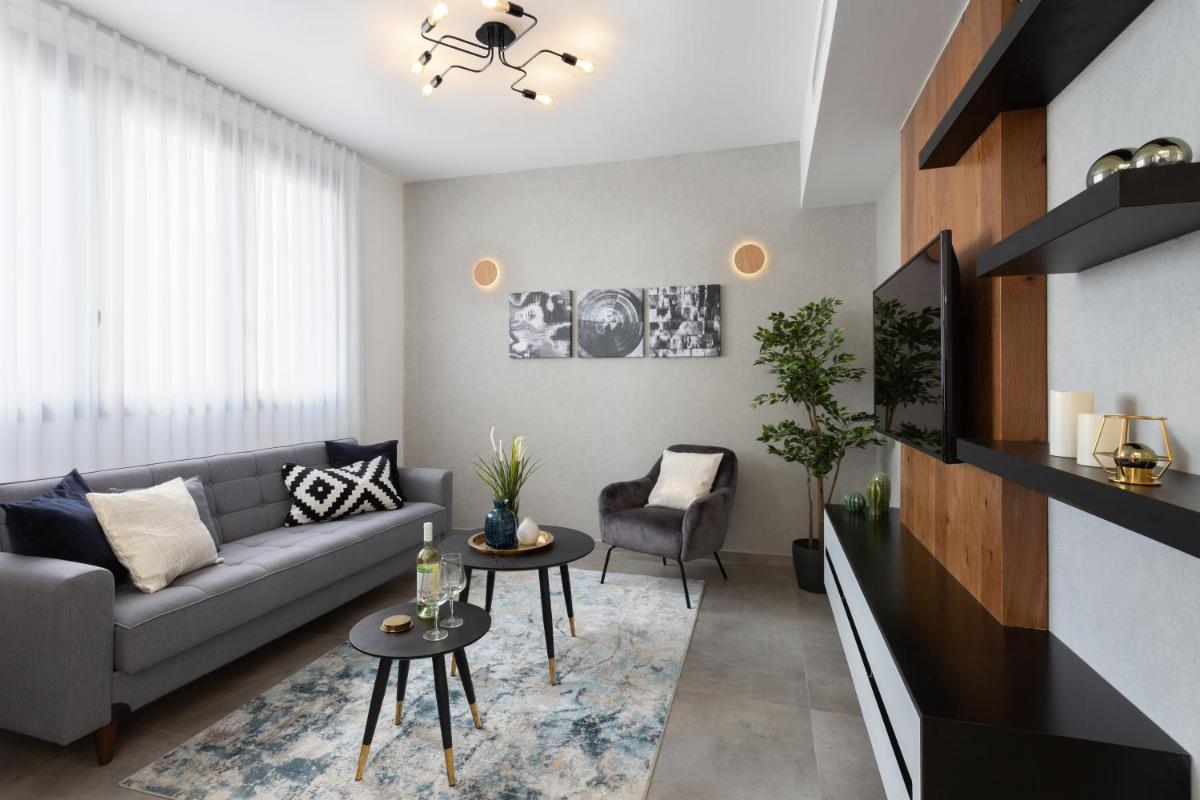 Stylish 2 BR Steps from the Beach by HolyGuest - image 2