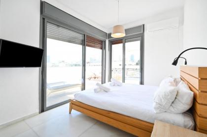 Beautiful 4BR Penthouse in Sheinkin street by HolyGuest - image 10