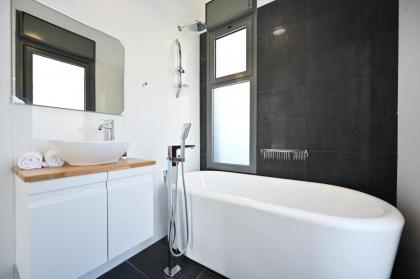Beautiful 4BR Penthouse in Sheinkin street by HolyGuest - image 13