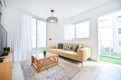 Cool & Fun 2BR in Rotshilde area by HolyGuest