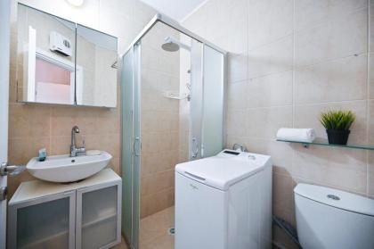 Cool & Fun 2BR in Rotshilde area by HolyGuest - image 10
