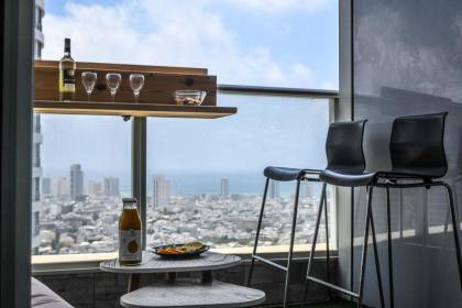 Spacious 3BR Duplex w Balcony in City Center by Sea N' Rent - image 10