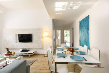 Stylish 3BR Apt w Balcony 5 min Walk from Beach by Sea N' Rent - image 10