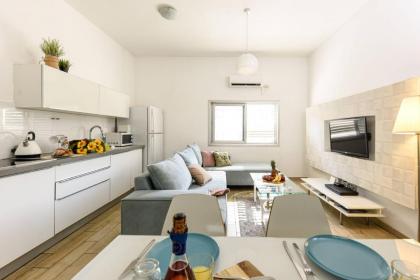 Stylish 3BR Apt w Balcony 5 min Walk from Beach by Sea N' Rent - image 2