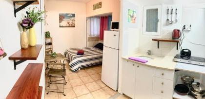 Dotan's Boutique Apartments - By The Beach! - image 6