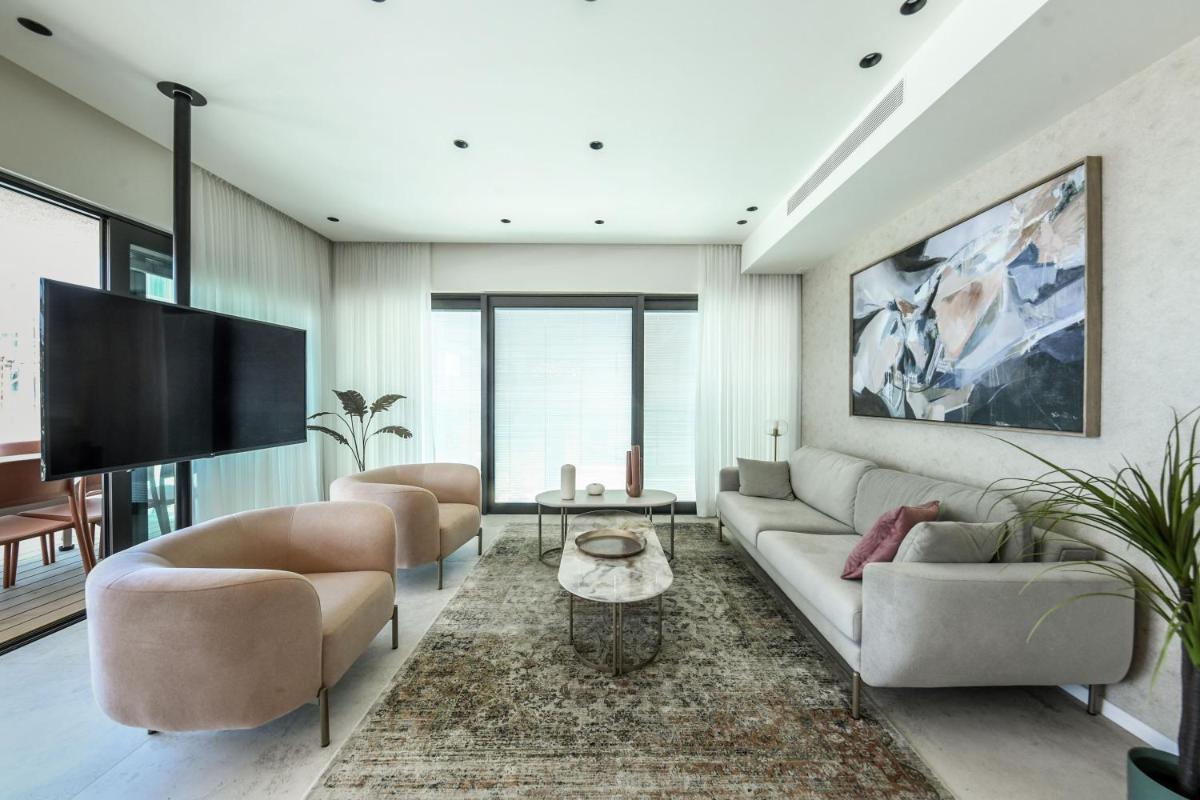 Luxury 3BR Apt w Sea View 5-min From the Beach by Sea N' Rent - image 5