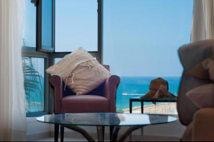 Bright and Charming 1BR Apt w Sea Views Near Shore by Sea N' Rent