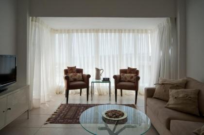 Bright and Charming 1BR Apt w Sea Views Near Shore by Sea N' Rent - image 14
