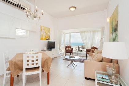 Bright and Charming 1BR Apt w Sea Views Near Shore by Sea N' Rent - image 2