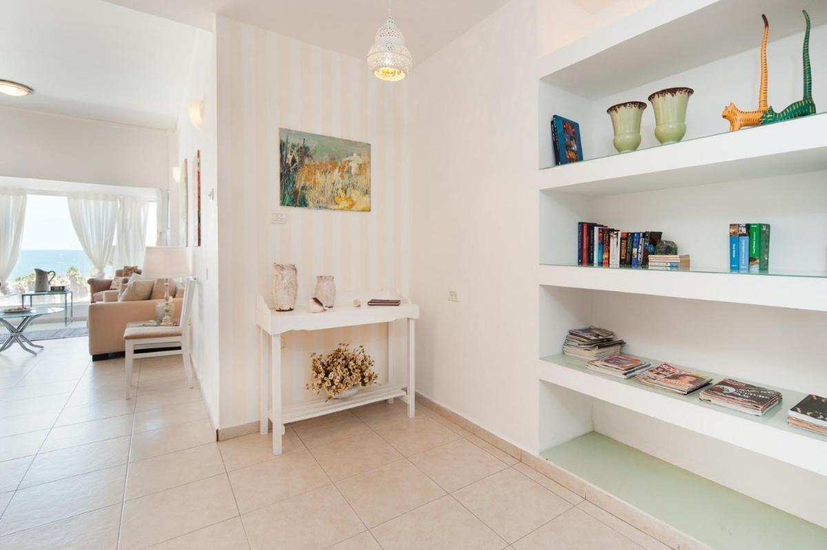 Bright and Charming 1BR Apt w Sea Views Near Shore by Sea N' Rent - image 4