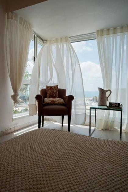 Bright and Charming 1BR Apt w Sea Views Near Shore by Sea N' Rent - image 7