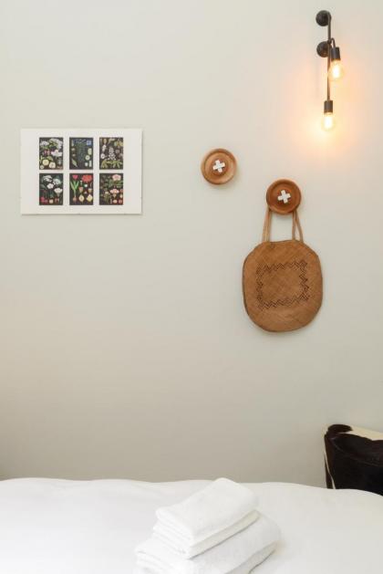 Fantastic apt in TLV center steps from the beach - image 10