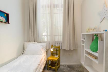 Fantastic apt in TLV center steps from the beach - image 11