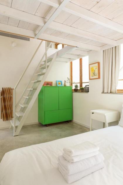 Fantastic apt in TLV center steps from the beach - image 12