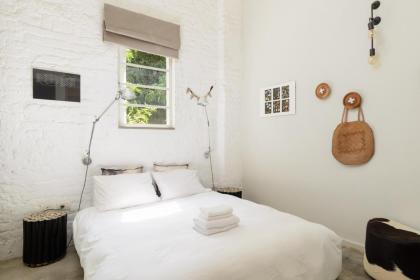 Fantastic apt in TLV center steps from the beach - image 13