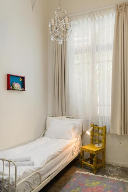 Fantastic apt in TLV center steps from the beach - image 14