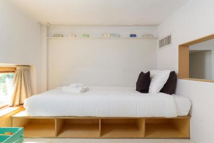 Fantastic apt in TLV center steps from the beach - image 15