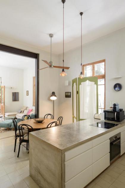 Fantastic apt in TLV center steps from the beach - image 18