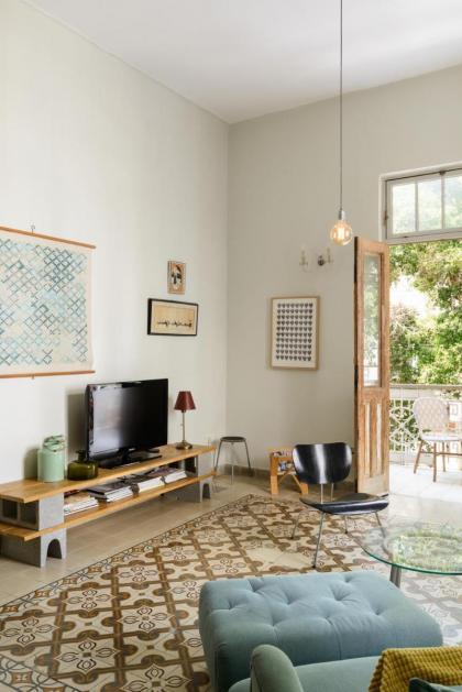 Fantastic apt in TLV center steps from the beach - image 4