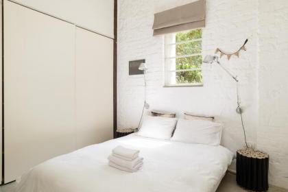 Fantastic apt in TLV center steps from the beach - image 7