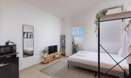 Studio 10 min from the Beach - image 5
