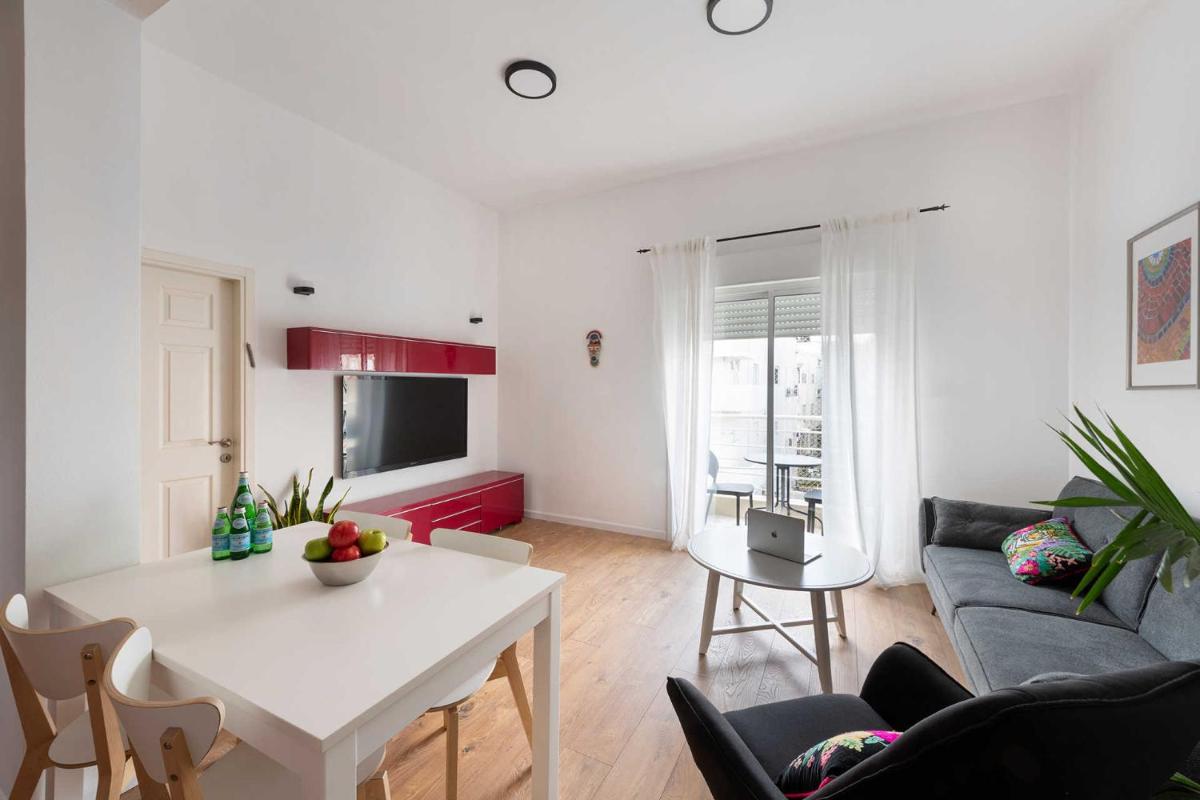 Cozy and Spacious by TLV2RENT - main image