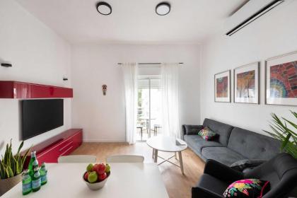 Cozy and Spacious by TLV2RENT - image 8