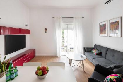 Cozy and Spacious by TLV2RENT - image 9