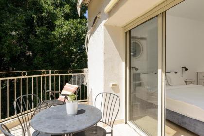 Adorable 2 bedrooms apt w Bomb Shelter next to the beach - image 10