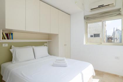 Adorable 2 bedrooms apt w Bomb Shelter next to the beach - image 13