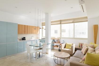 Adorable 2 bedrooms apt w Bomb Shelter next to the beach - image 17