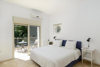 Adorable 2 bedrooms apt w Bomb Shelter next to the beach - image 2