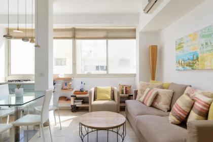 Adorable 2 bedrooms apt w Bomb Shelter next to the beach - image 20