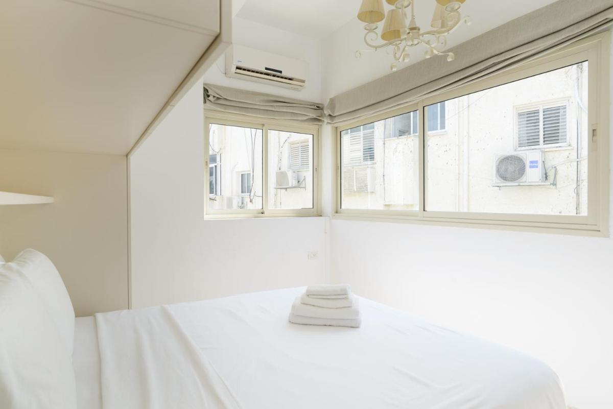 Adorable 2 bedrooms apt w Bomb Shelter next to the beach - image 4