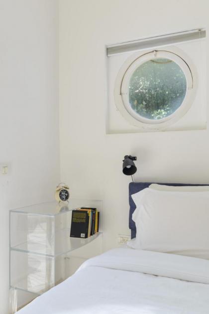 Adorable 2 bedrooms apt w Bomb Shelter next to the beach - image 7