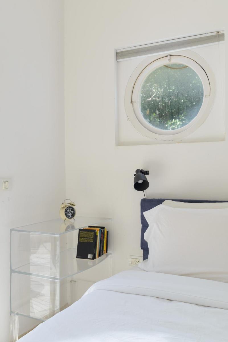 Adorable 2 bedrooms apt w Bomb Shelter next to the beach - image 7
