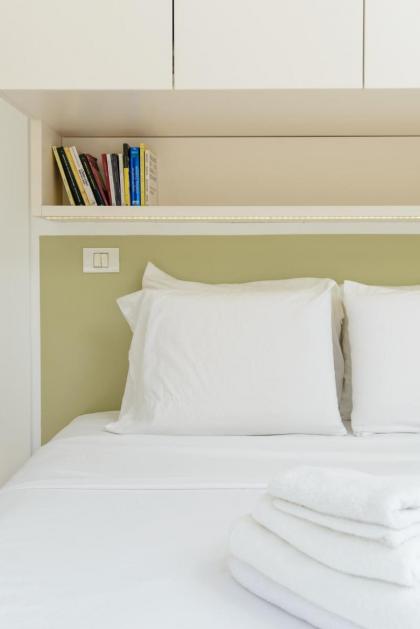 Adorable 2 bedrooms apt w Bomb Shelter next to the beach - image 8
