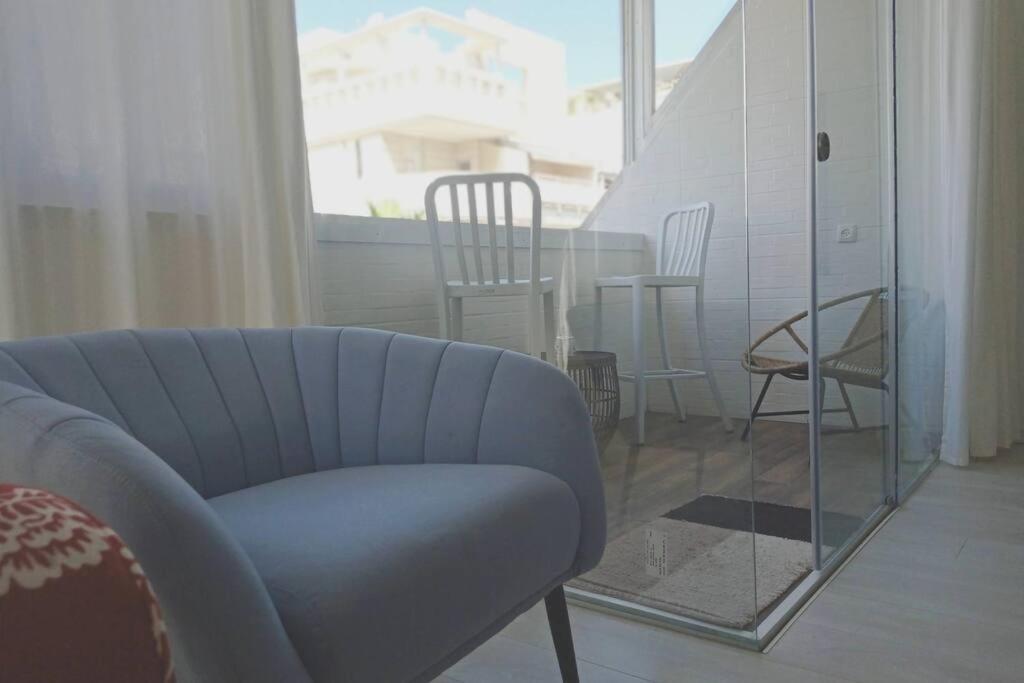 Quiet2 BD Room Duplex with parking near the sea . - main image