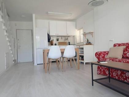 Quiet2 BD Room Duplex with parking near the sea . - image 10