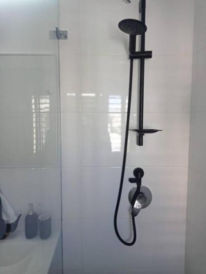 Quiet2 BD Room Duplex with parking near the sea . - image 18
