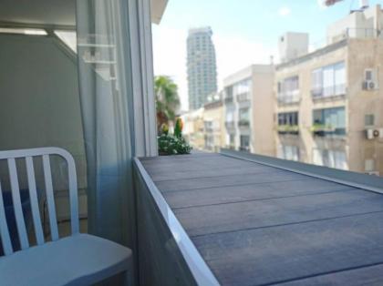 Quiet2 BD Room Duplex with parking near the sea . - image 2