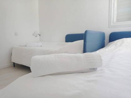 Quiet2 BD Room Duplex with parking near the sea . - image 20